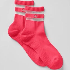 NWT Alo Women’s Pulse Grip Socks